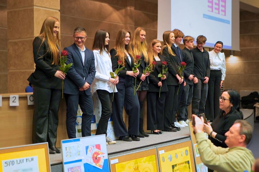 UNIWIZJA IV LICEUM OGÓLNOKSZTAŁCĄCE ZŁOTE SZKOŁY NBP